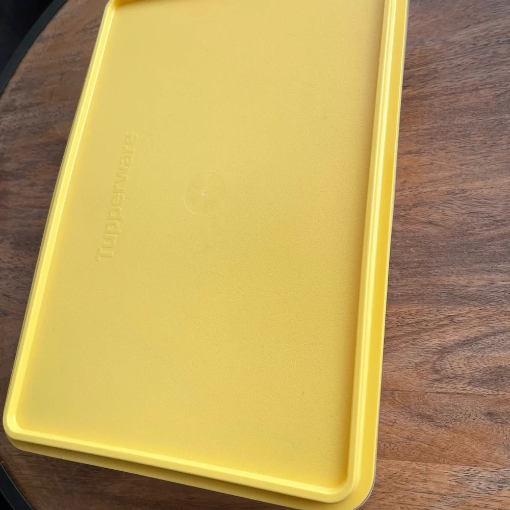 Tupperware storage container - Picture 4 of 6